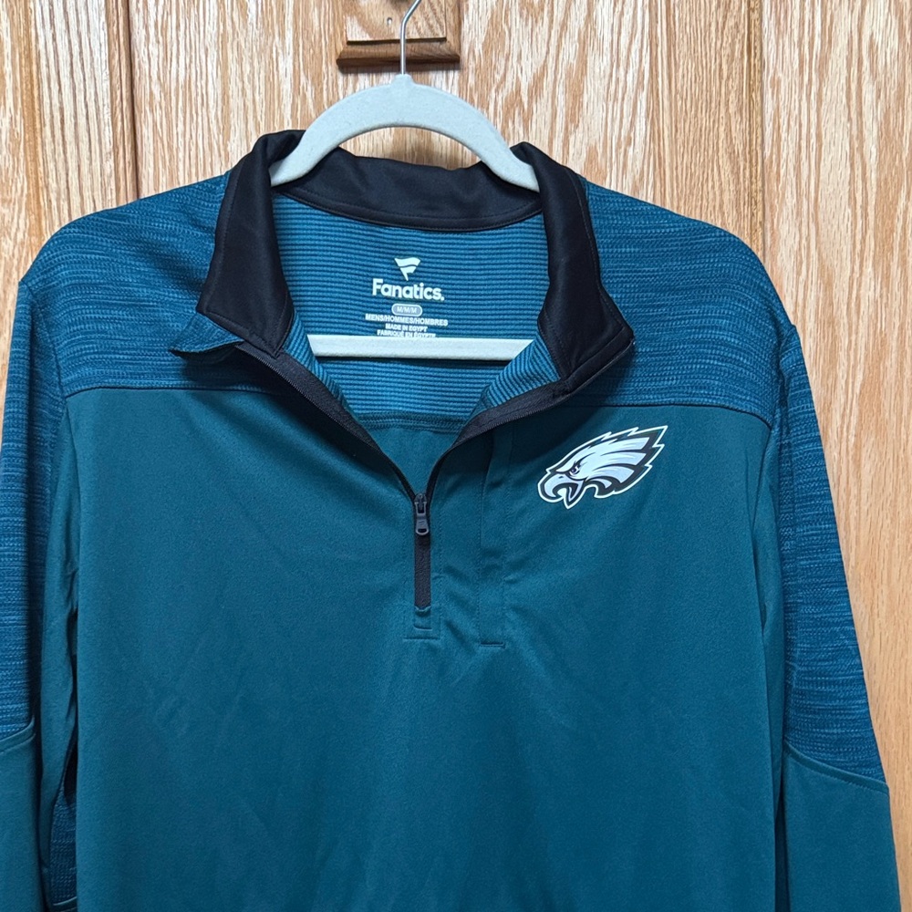 Eagles! Fanatics Men's Green and Black Quarter-Zip pullover Size M. NWT